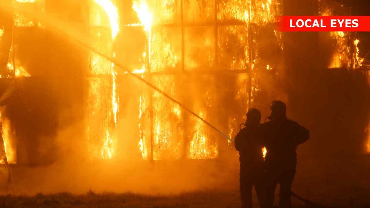 Brandfolkene kæmpede med at slukke flammerne i timevis.