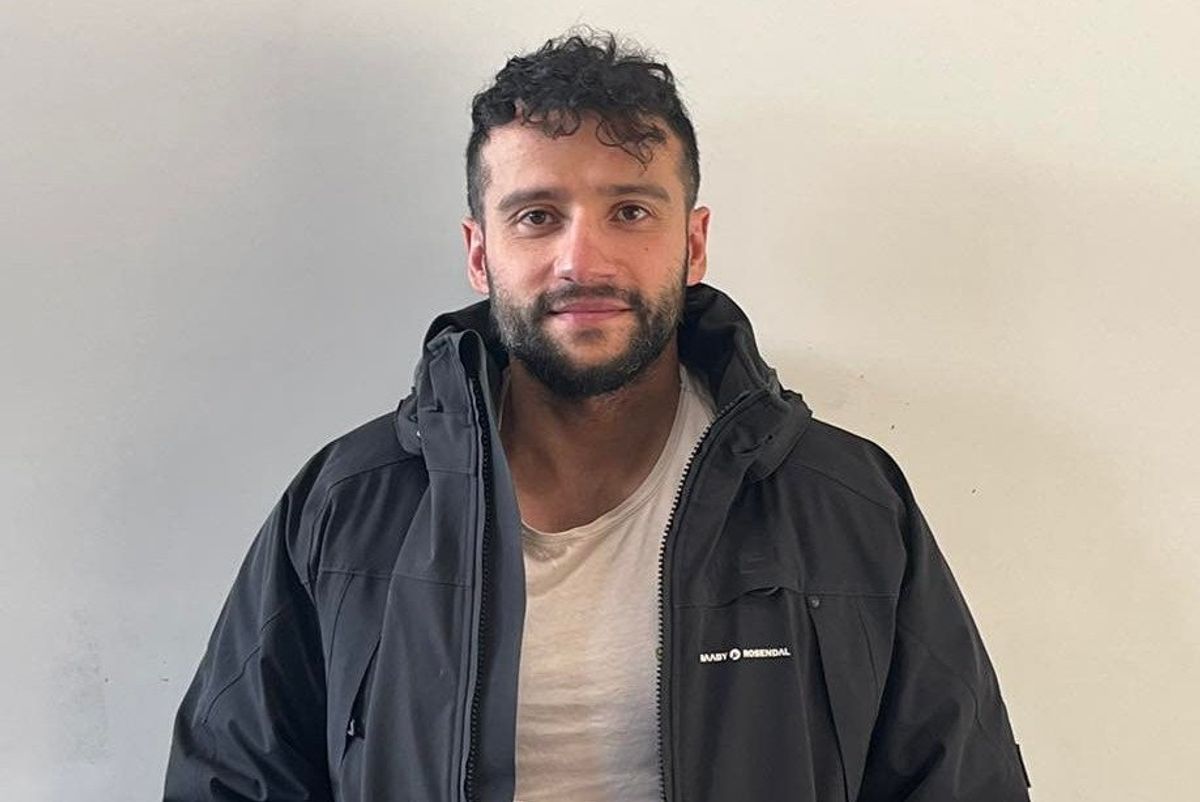 - Jeg kan ikke sidde stille, siger 34-årige Solaiman Rahmatyar, der har droppet salgsbranchen, fordi han vil blive elektriker.