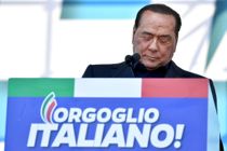 Berlusconi giver op