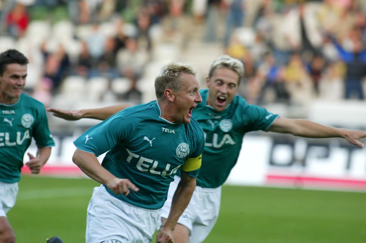 Søren Frederiksen fejrede sine mål. Nogle med et rullefald eller anden akrobatik, men alle med et stort smil. Blandt andet det gav ham kælenavnet "Evigglad".