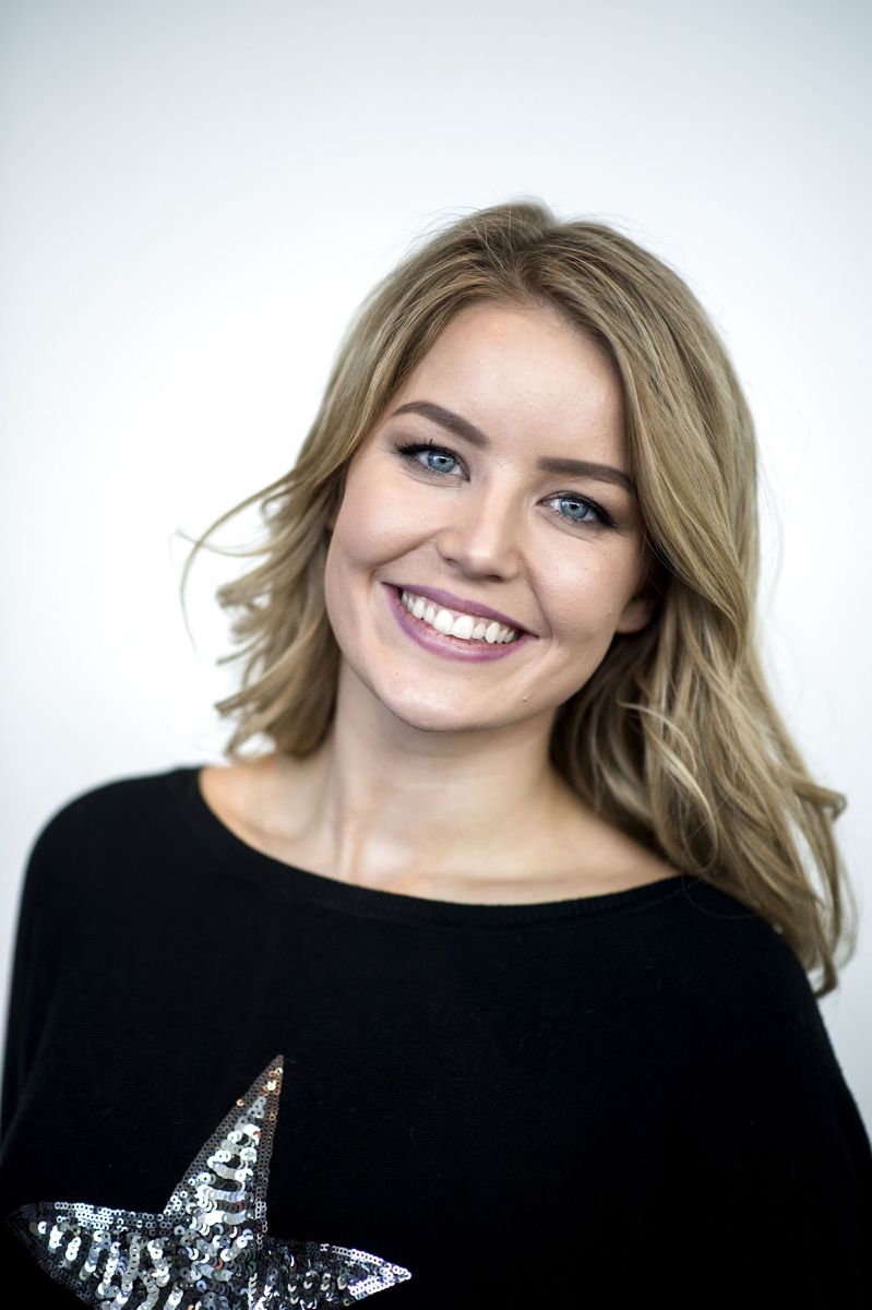 Mange danskere fulgte med uge efter uge, da Simone Egeriis som helt ung sang i "Scenen er din" i 2004.