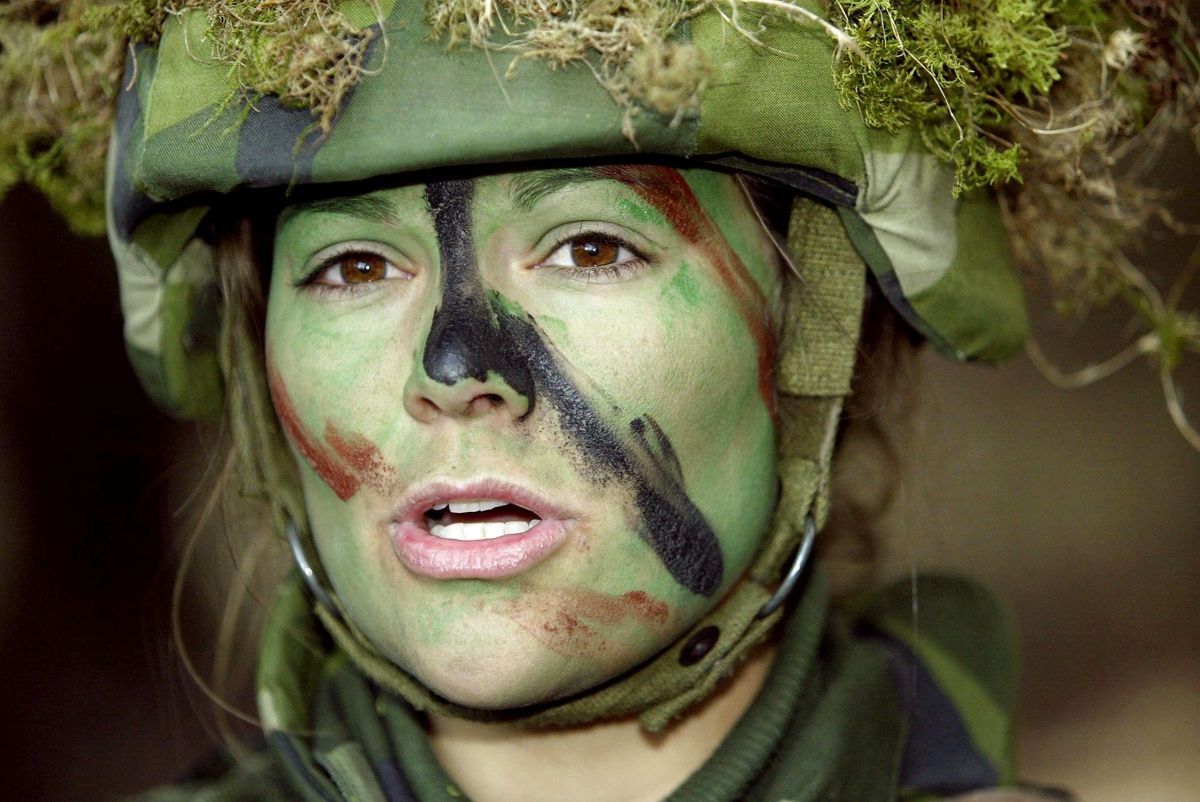 Militær uddannelse er slet ikke fremmed for Sveriges kommende dronning. Billedet er er fra en øvelse, kronprinsessen deltog i tilbage i 2003.