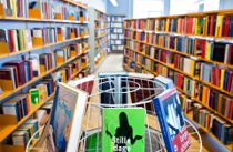 Afleverer bog 60 år for sent