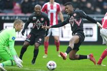 Tophold taber på hjemmebane