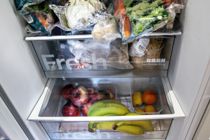 Sådan undgår du klam mad i køleskabet