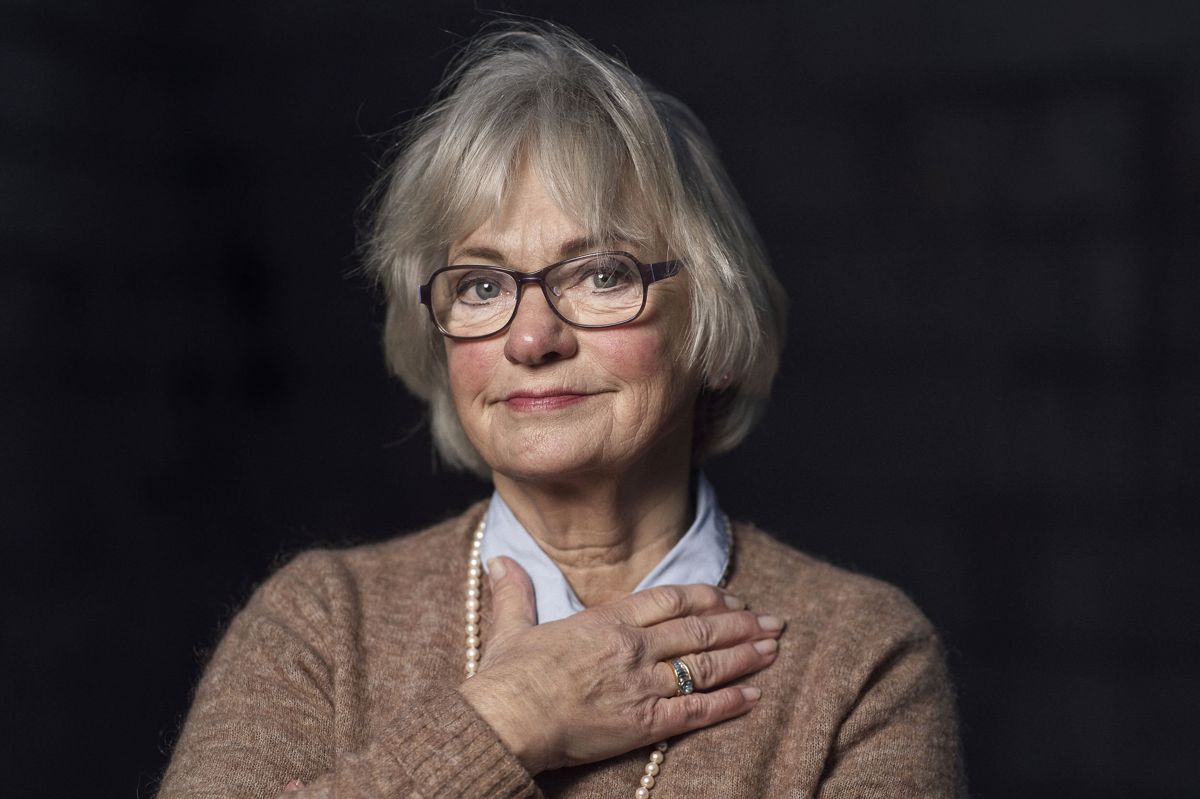 Pia Kjærsgaard er uddannet på Købmandsskolen og arbejdede som hjemmehjælper, inden hun gik ind i politik.