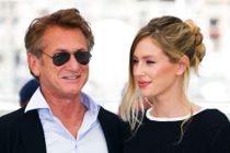 Flygter fra Ukraine til fods