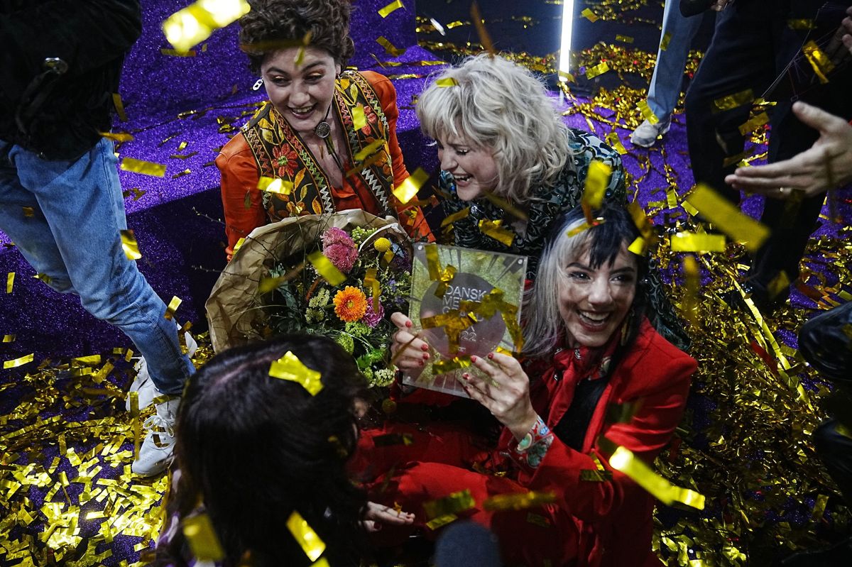 Reddis trommeslager, Ihan Haydar, sad også bag gryderne, da Soluna Samay vandt det danske melodigrandprix i 2012 med nummeret "Should've Known Better". Det nummer var skrevet af blandt andre Remee og Chief 1, som også har været med til at skabe Reddis grandprixhit, "The Show".