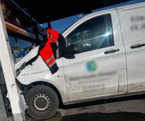 Smadrer ind i tankstation