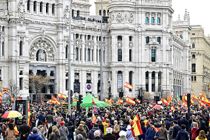 Dramatiske scener: Tusindvis på gaden i protest