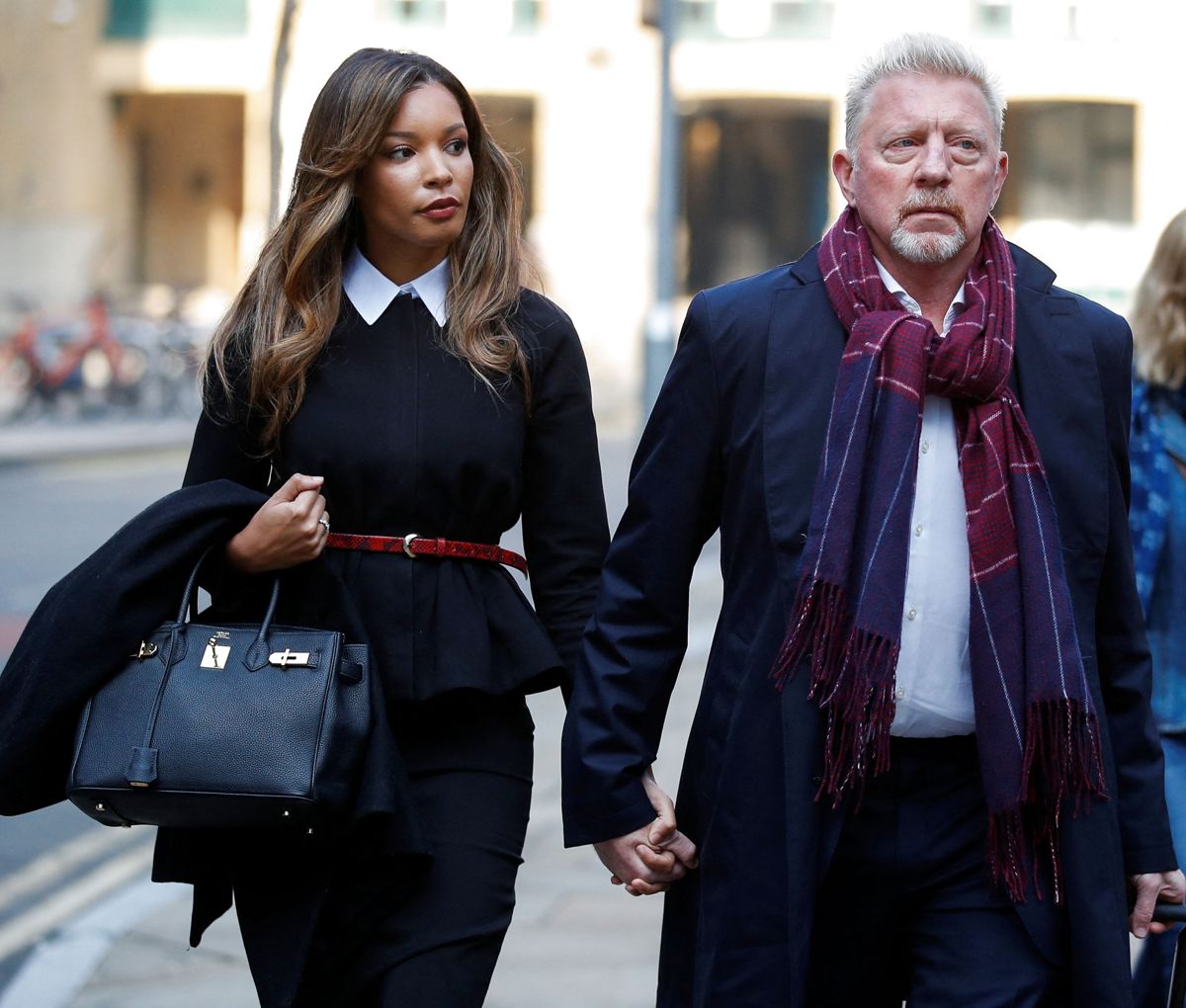 Boris Becker ankommer til retten med sin kæreste Lilian de Carvalho Monteiro.