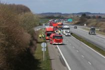 Lastbil i brand på motorvej