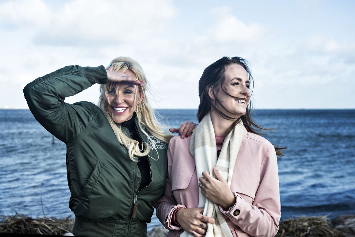 - Vi er tilbage efter en god og tiltrængt pause, og vi glæder os til at lukke vores trofaste seere lidt ind i vores liv igen, udtaler Geggo i en pressemeddelelse.