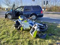 Motorcykelbetjent i alvorlig ulykke