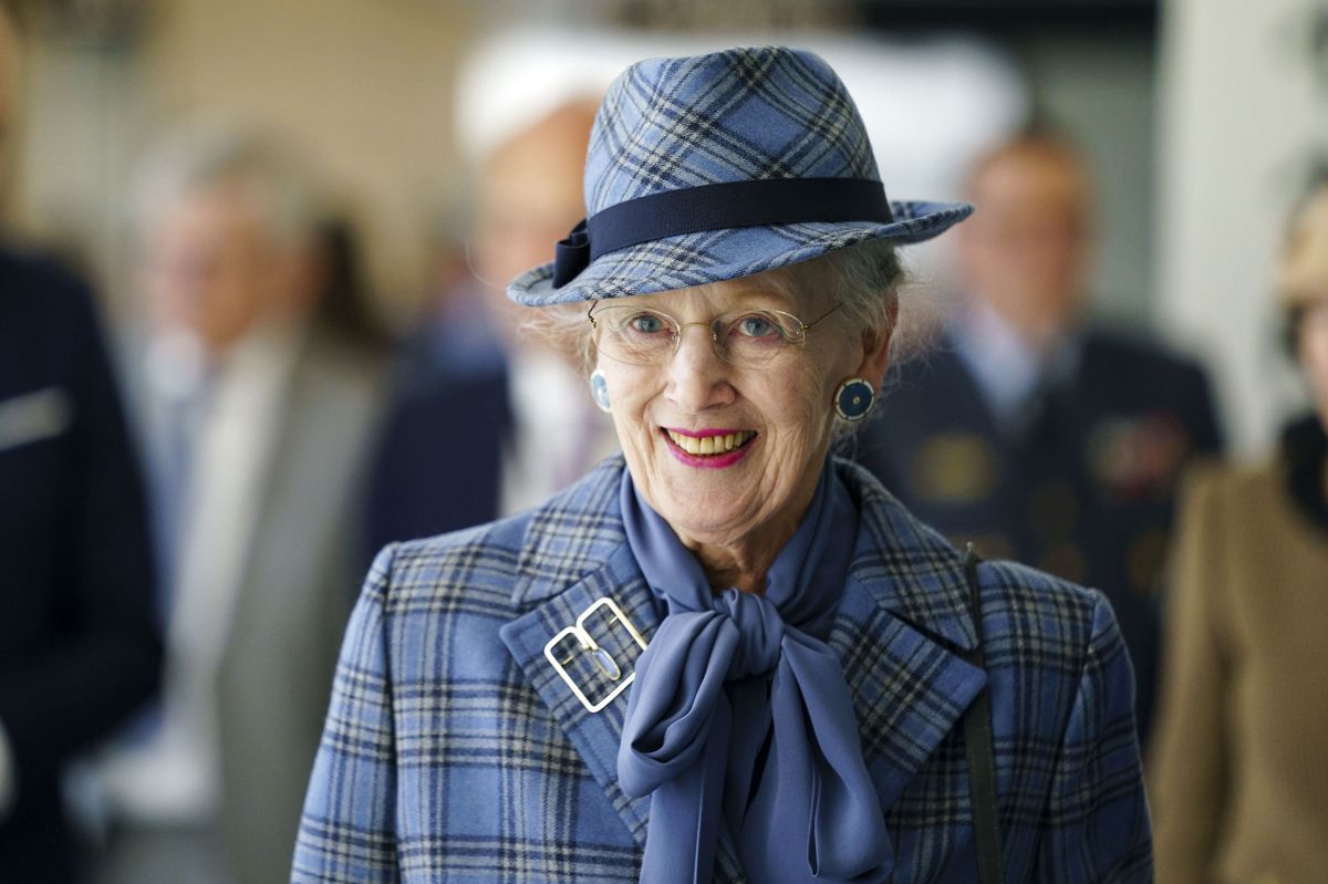 Dronning Margrethe har lørdag sendt en kondolence til Japans kejser efter drabet på landets tidligere premierminister fredag.