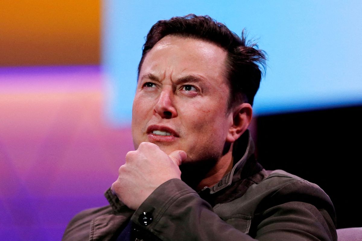Elon Musk er i gang med at opkøbe Twitter. Men har været flere udfordringer.