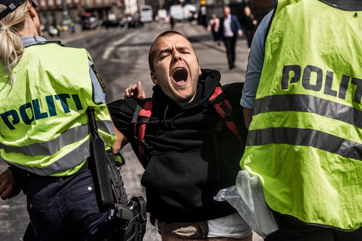 Extinction Rebellion Danmark, Mellemfolkeligt Samvirke og andre afholder klimademonstration på Christiansborg Slotsplads for handling på klima- og biodiversitetskriserne, i København fredag den 6. maj 2022. Lørdag var der demonstrationer igen. (Foto: Ólafur Steinar Rye Gestsson/Ritzau Scanpix)