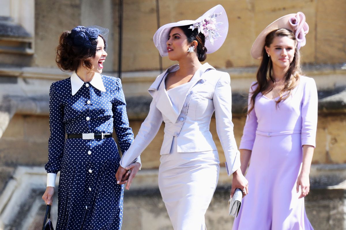 Priyanka Chopra, der her ses i midten i forbindelse med prins Harrys og hertuginde Meghans bryllup i 2018.