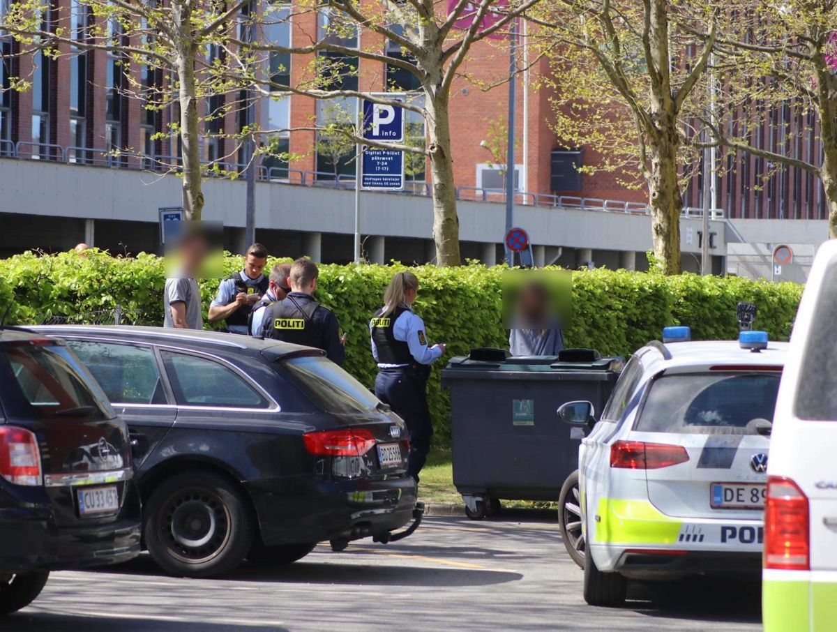 En politiaktion fandt sted ved Robert Hansens hjem.