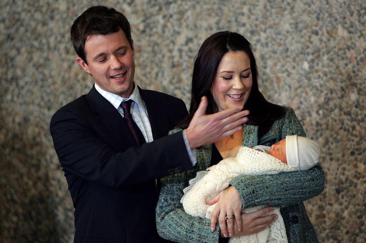 Kronprins Frederik og kronprinsesse Mary har fire børn. De blev første gang forældre til prins Christian den 15. oktober 2005, hvor Mary fødte den sunde og raske dreng på Rigshospitalet. Sidenhen er prinsesse Isabella og tvillingerne prins Vincent og prinsesse Josephine kommet til verden. (Arkivfoto).
