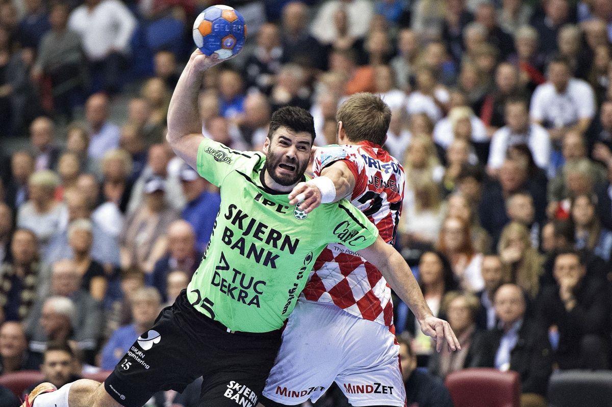 Den tidligere håndboldspiller og nuværende TV 2-vært Daniel Svensson måtte aflyse den planlagte ferie til Italien med kæresten, da han måtte indlægges og opereres. (Arkivfoto).