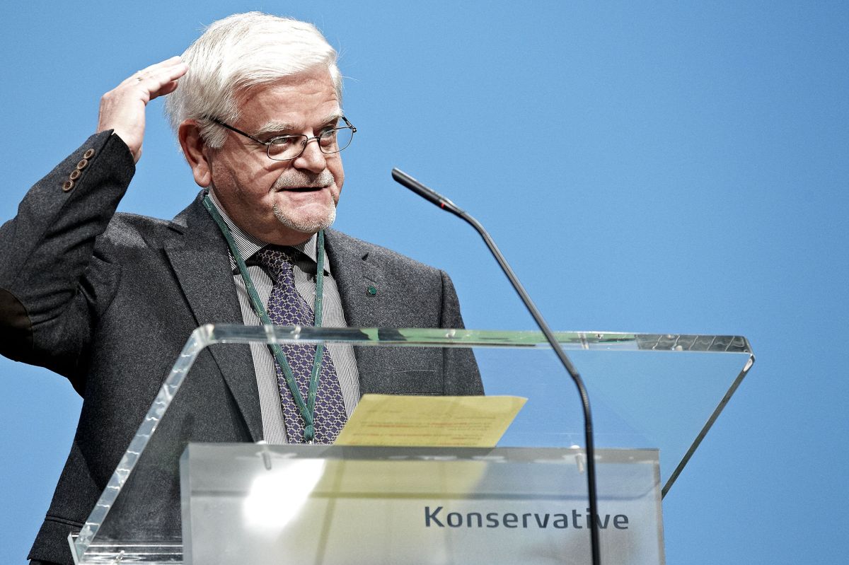 Tidligere minister Knud Erik Kirkegaard fylder 80 år den 17. maj. Her åbner han Det Konservative Folkepartis landsråd i Herning Kongrescenter i september 2012.
