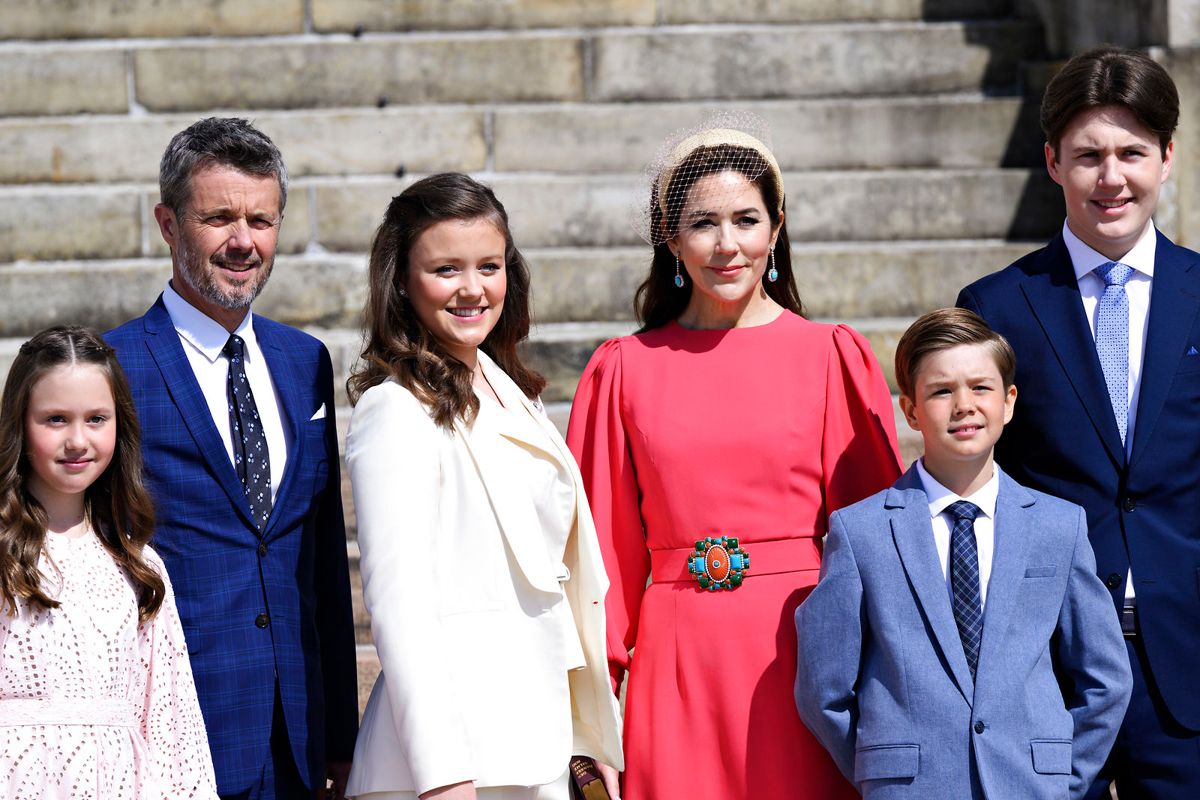 Ifølge Mary er hele kronprinsfamilien tynget af balladen på Herlufsholm Kostskole.