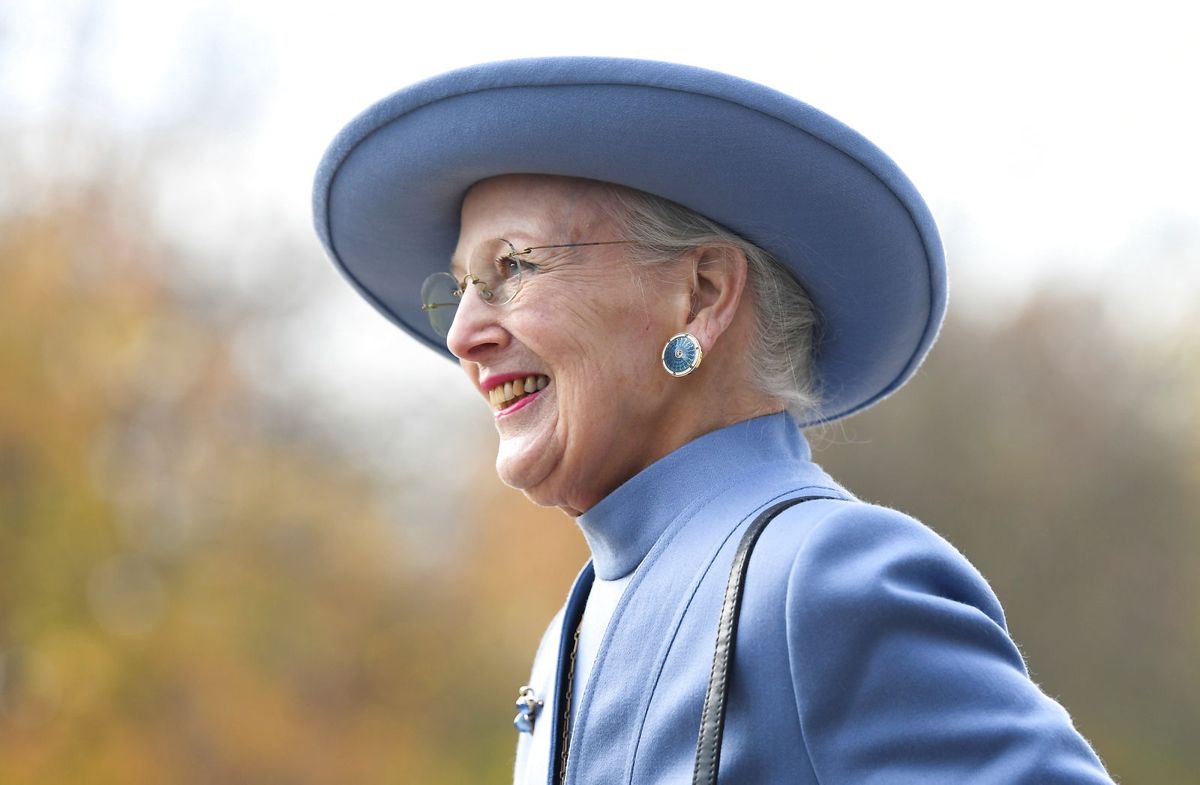 Mandagens besøg var en del af Gardehusarregimentets og Danske Gardehusarforeningers officielle gave i anledning af dronning Margrethes 50-års regeringsjubilæum i år.