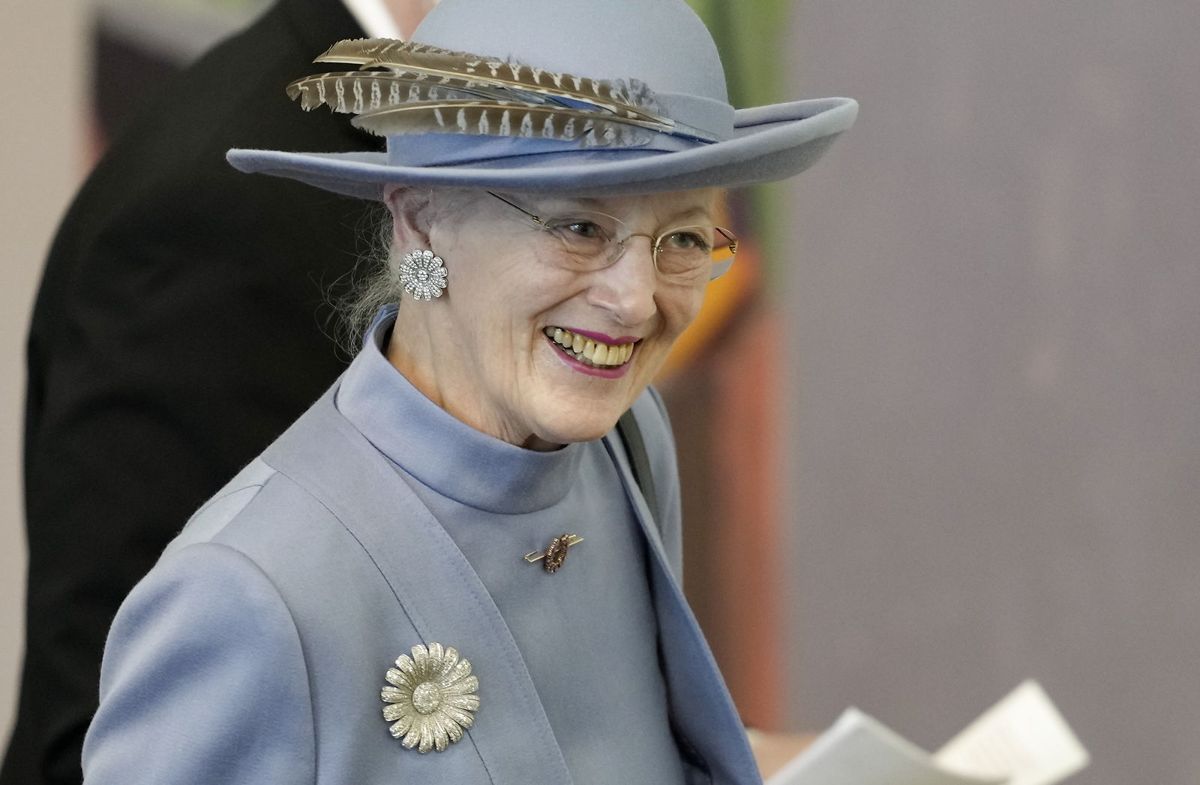 Dronning Margrethe fik i går hyggelige og uventede gæster i haven på Amalienborg.