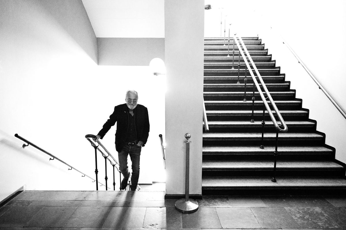 Selv om Niels "Noller" Olsen ikke længere kan optræde på scenen, så har han ikke lagt kunsten fra sig. Jørgen Olsen fortæller, at hans lillebror bruger meget af sin tid på at male.
