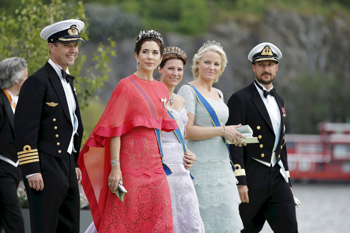 Kronprinsesse Mary skal spise middag med det norske kronprinspar, kronprins Haakon og kronprinsesse Mette-Marit (yderst til højre, red.), under sit besøg i Norge. (Arkivfoto).