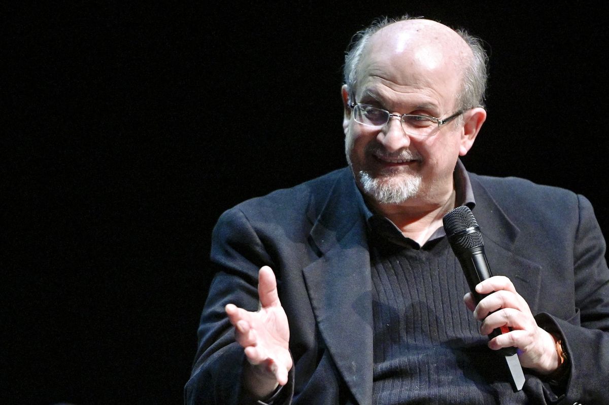 Salman Rushdie, forfatter, fylder den 19. juni 75 år. (Arkivfoto).