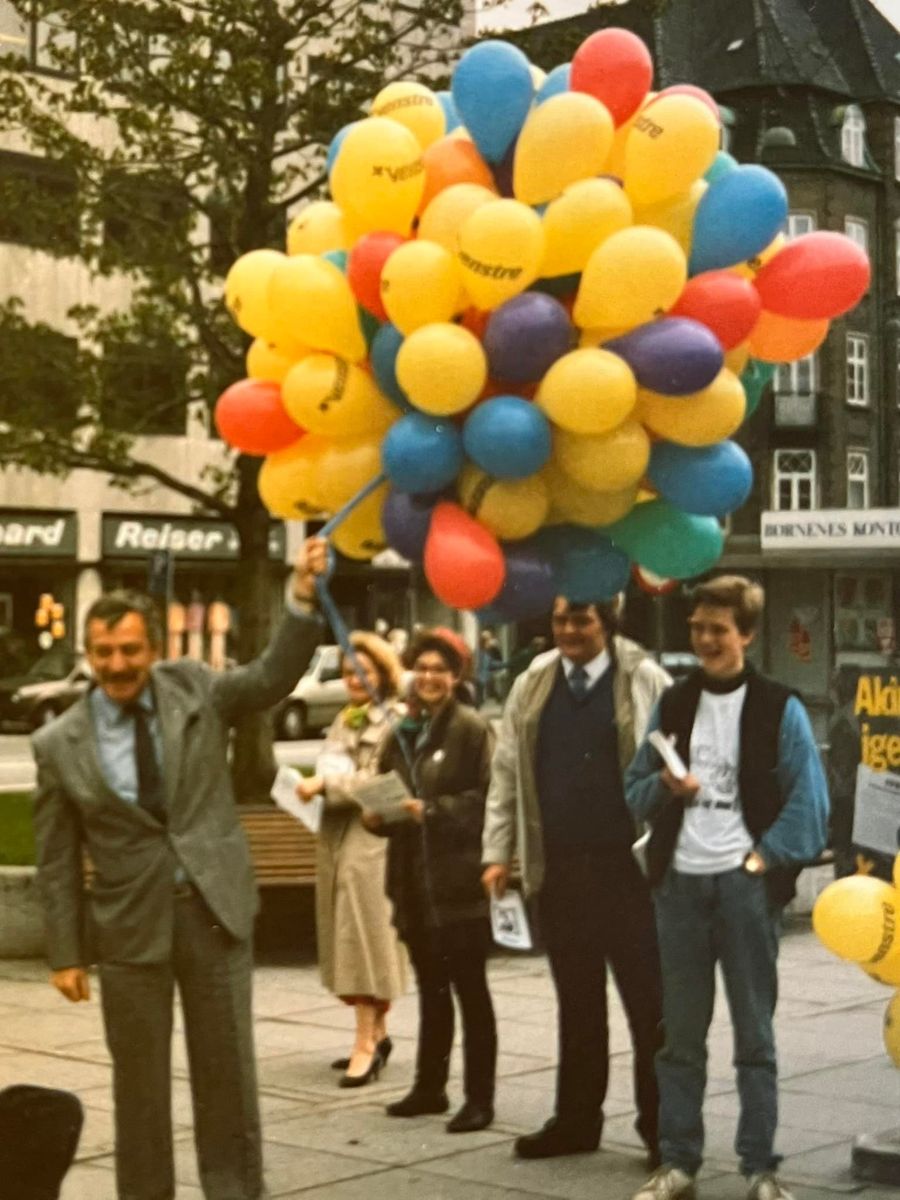 Dette billede af Uffe Ellemann-Jensen er taget i 1983 på Rådhuspladsen i Aarhus
