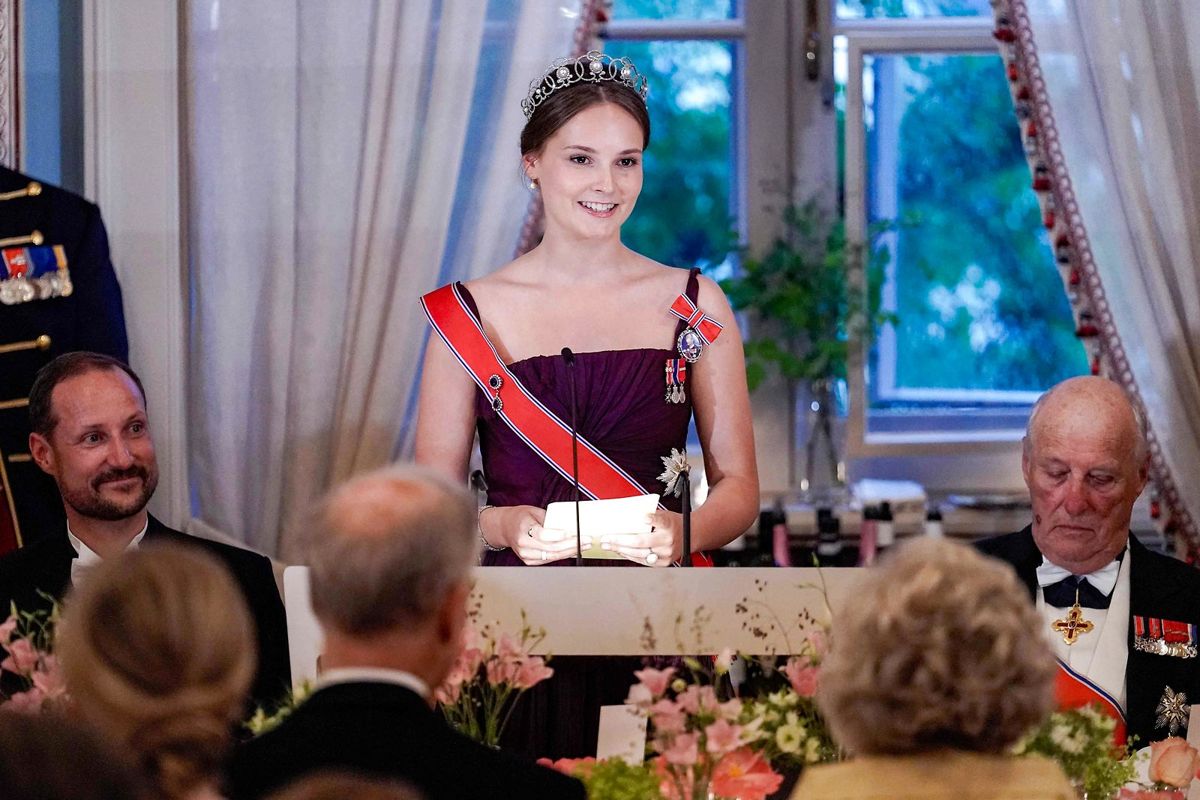 Prinsesse Ingrid Alexandra holder tale ved den store gallamiddag på slottet i Oslo fredag.