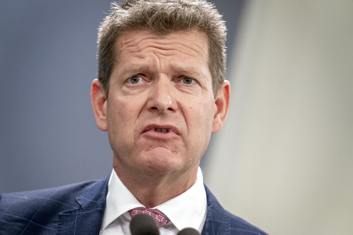 Sundhedsstyrelsens direktør præsenterede sammen med blandt andre statsminister Mette Frederiksen (S) Danmarks coronastrategi for de kommende måneder på et pressemøde onsdag. Her er tabletbehandling en vigtig brik, forklarer han. (Arkivfoto).