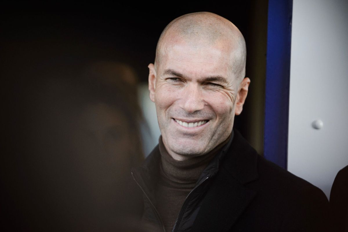 Zinedine Zidane blev professionel fodboldspiller i 1989. Dengang tørnede han ud for Cannes. Siden spillede han i Bordeaux, Juventus og Real Madrid, inden han lagde støvlerne på hylden i 2006.