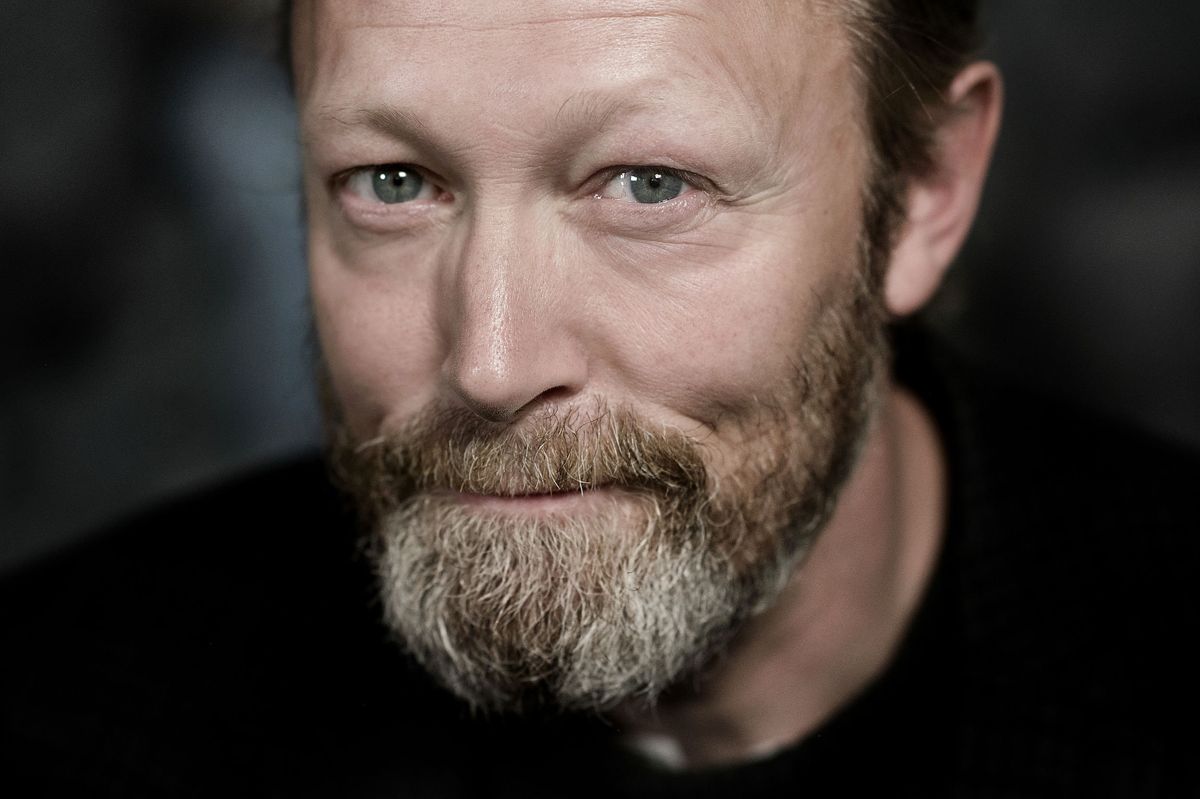 Lars Mikkelsen modtager Årets Hæderpris til uddelingen af Svend Prisen 2022. I begrundelsen bliver han kaldt for en af vor tids største skuespillere. - Lars Mikkelsen kan skræmme os som børnehjems-diktator i "Der kommer en dag", og vi har nok alle fået et billede af, hvem Putin i virkeligheden er efter Lars Mikkelsens medvirken i "House of Cards", lyder det fra juryen. (Arkivfoto).