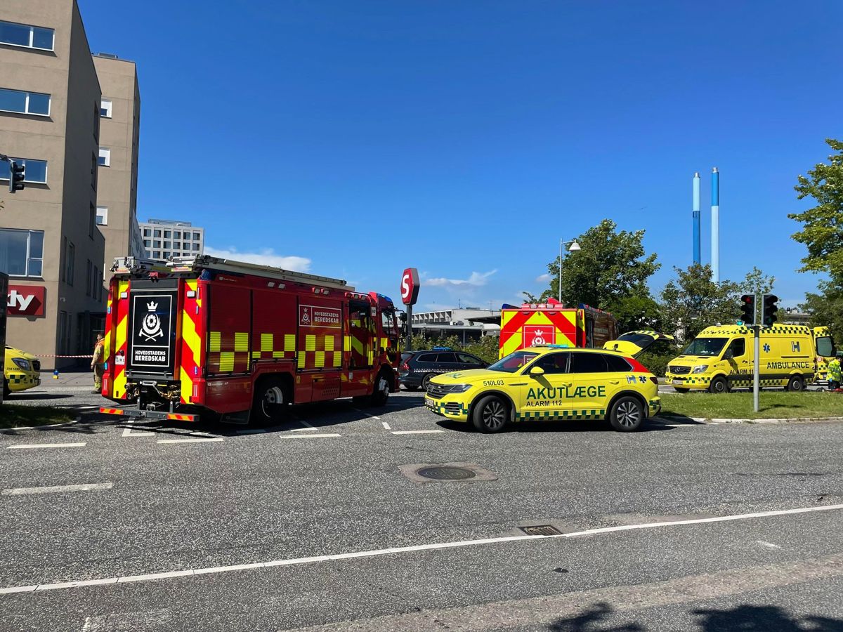 En ambulance og akutlæge tilkaldt.