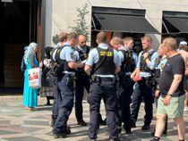 Styrter ud af studentervogn