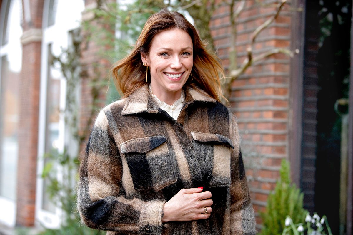 Lisbeth Østergaard har takket ja til at stå i spidsen for en ny podcast, 'Øjeblikket', hvor hun besøger en række af Danmarks bedste idrætsprofiler på deres egen hjemmebane.