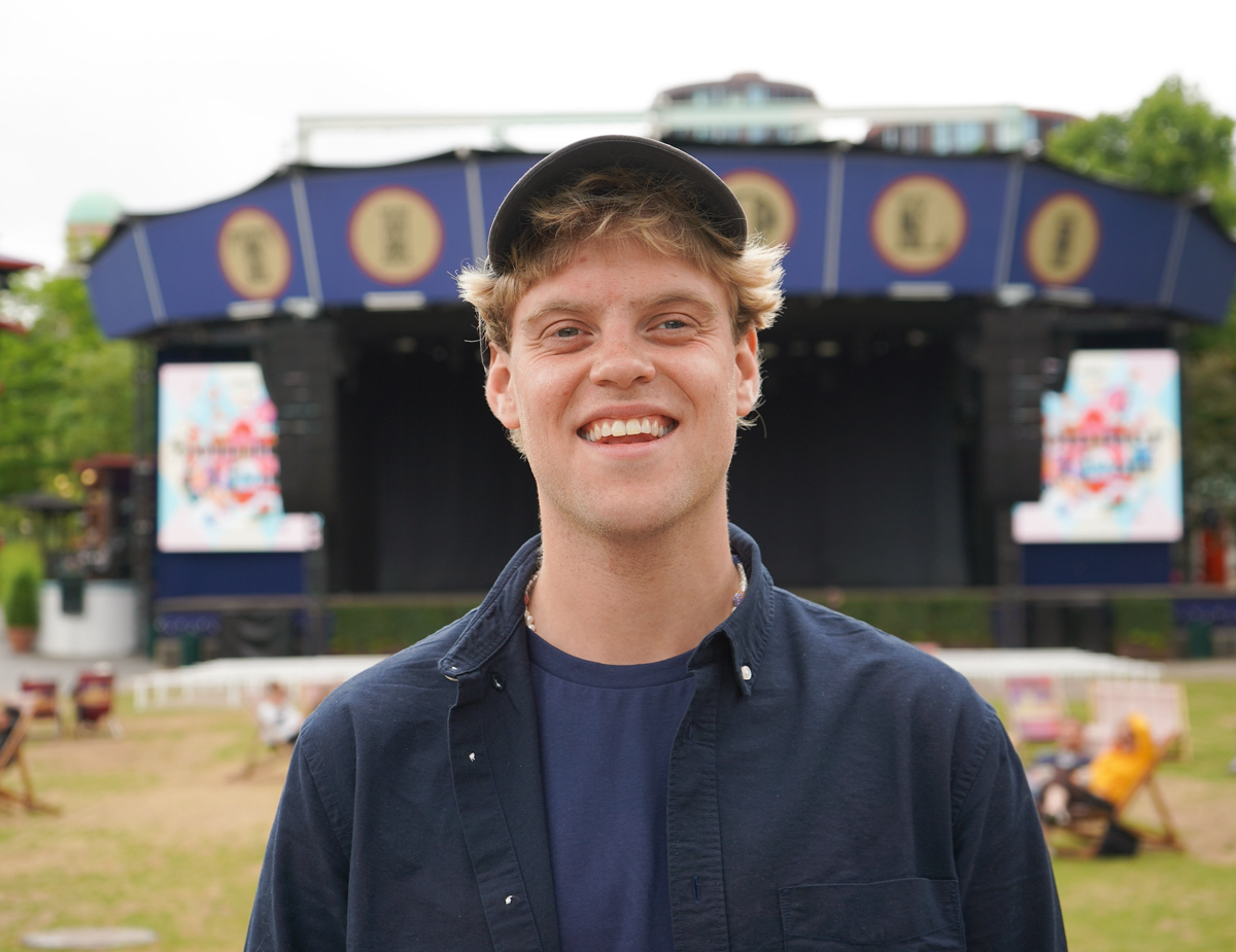 Hjalmer er klar på plænen