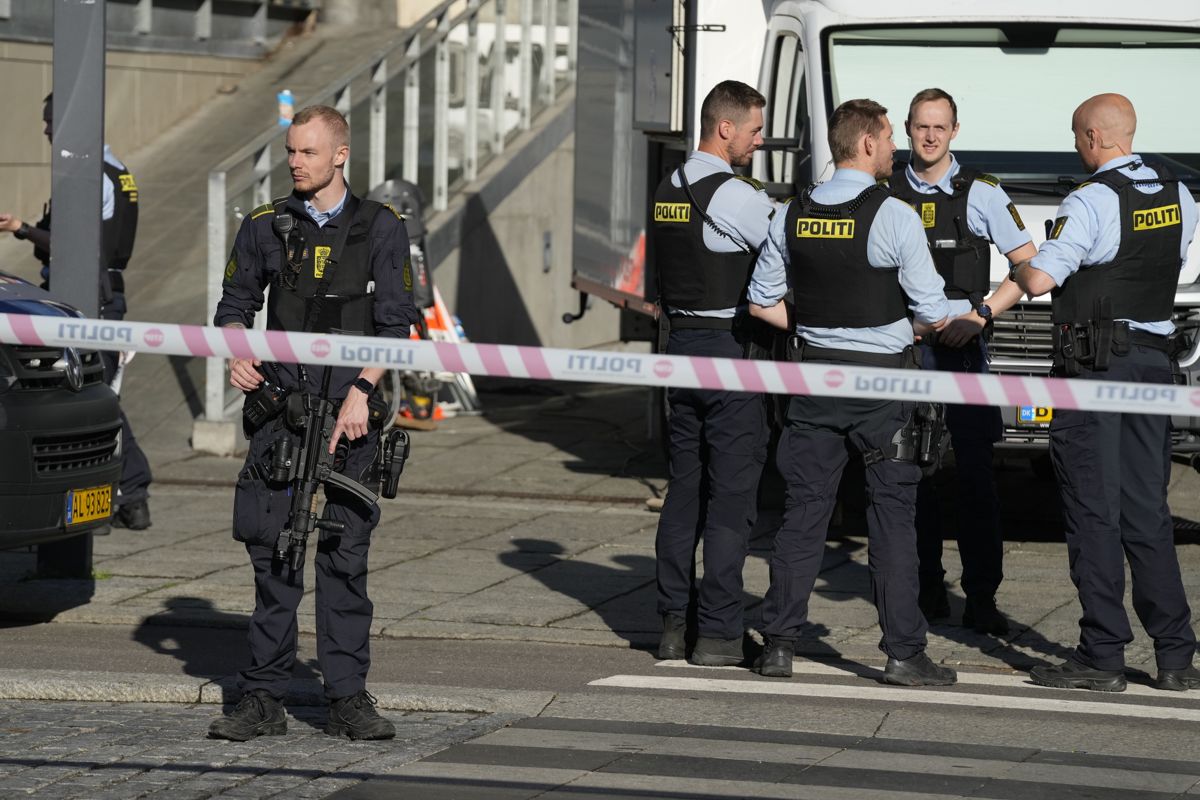 Politiet melder ud om skyderi.