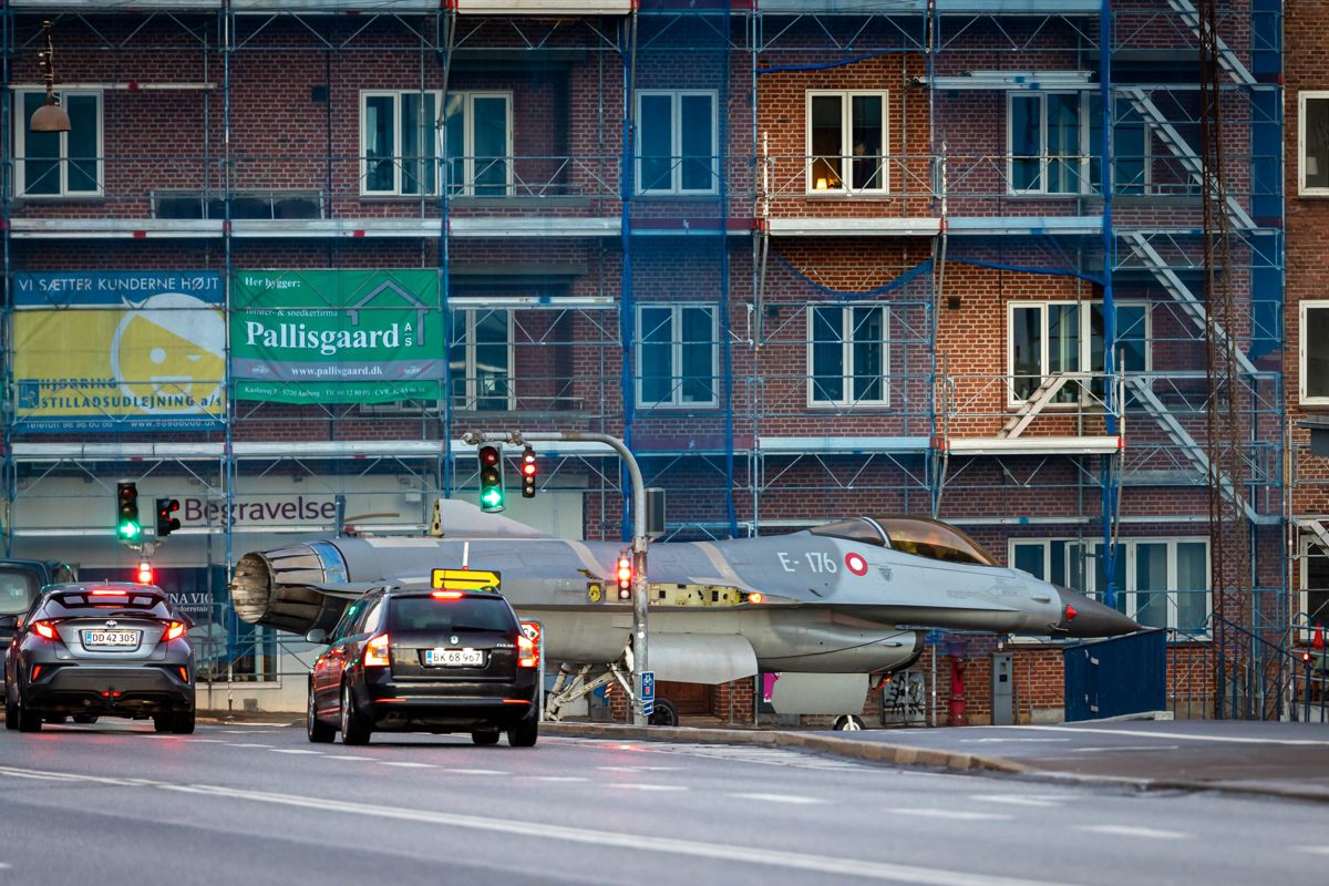 Flyet blev bugseret tilbage til museet.