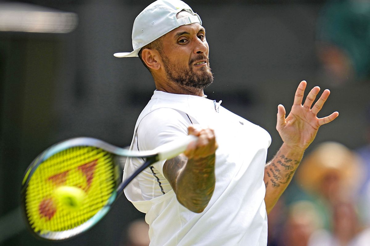 Nick Kyrgios har indtil videre vist storspil ved årets Wimbledon. Her ses han under sin kamp mandag.
