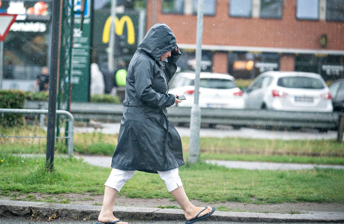 Hele landet bliver ramt af regn, men jyderne er de første, der får den at føle.