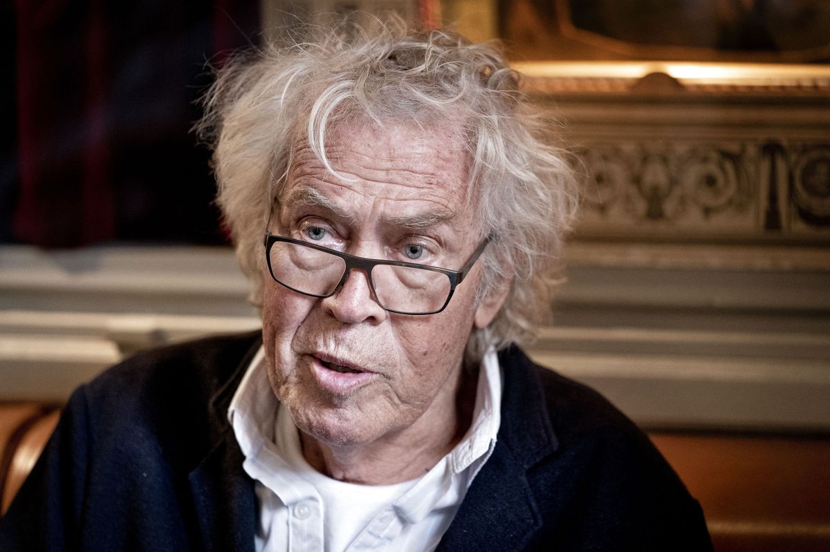 Jørgen Leth har bedrevet mangt og meget gennem sin lange karriere. Mange danskere forbinder ham nok især med rollen som cykelkommentator, og det har han det fint med. - Jeg kan jo ikke selv bestemme, hvad folk er mest interesserede i. Det er fint. Det kan jeg godt forstå. Cykelsporten spiller også en kæmpe rolle i mange menneskers forhold til sport.Men jeg spænder lidt videre, kan man sige. Det gør jeg altså, siger han. (Arkivfoto).