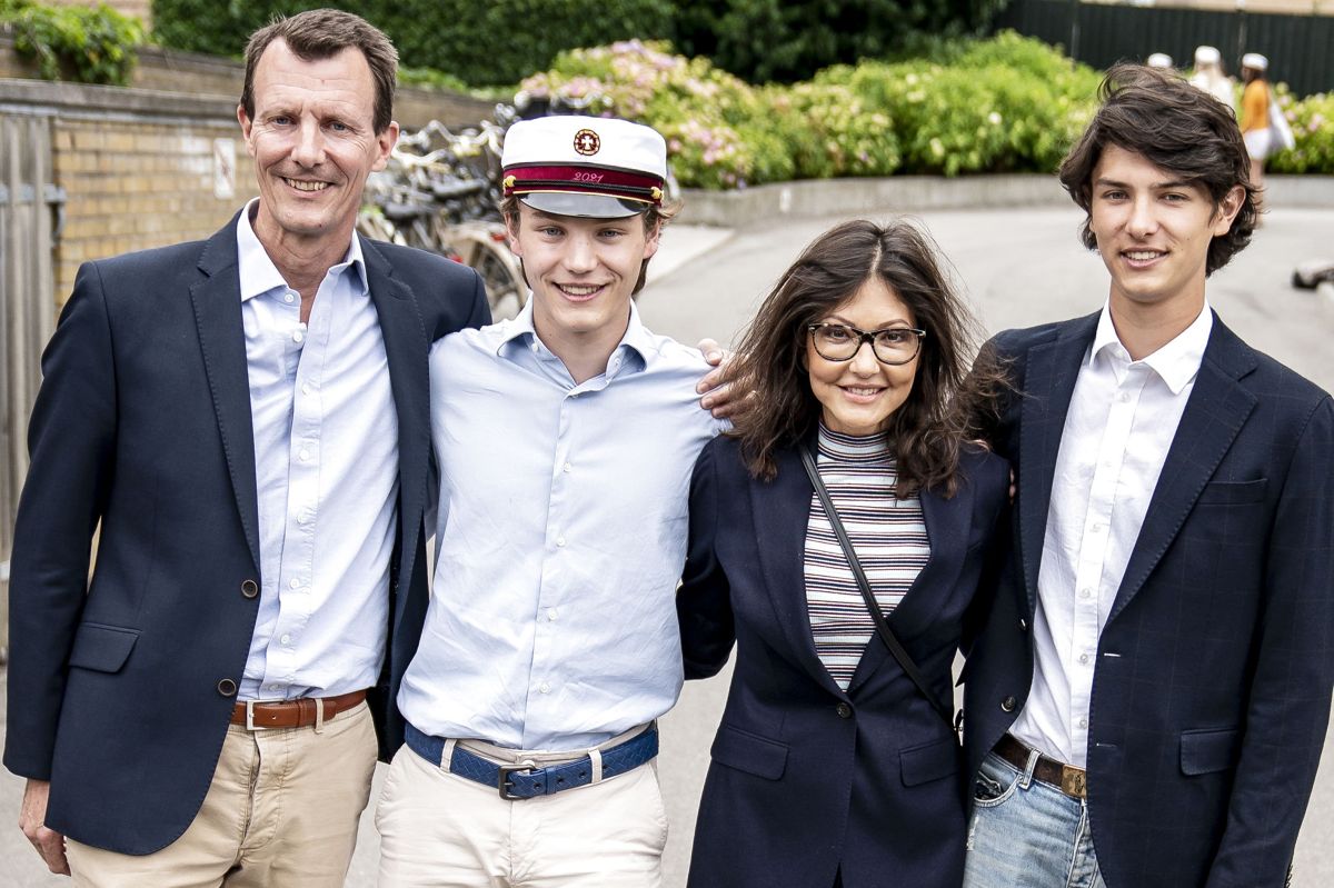 Prins Felix fylder 20 år den 22. juli. I 2021 blev han student fra Gammel Hellerup Gymnasium. I den anledning blev han fotograferet med sine forældre, prins Joachim og grevinde Alexandra, og sin storebror, prins Nikolai.