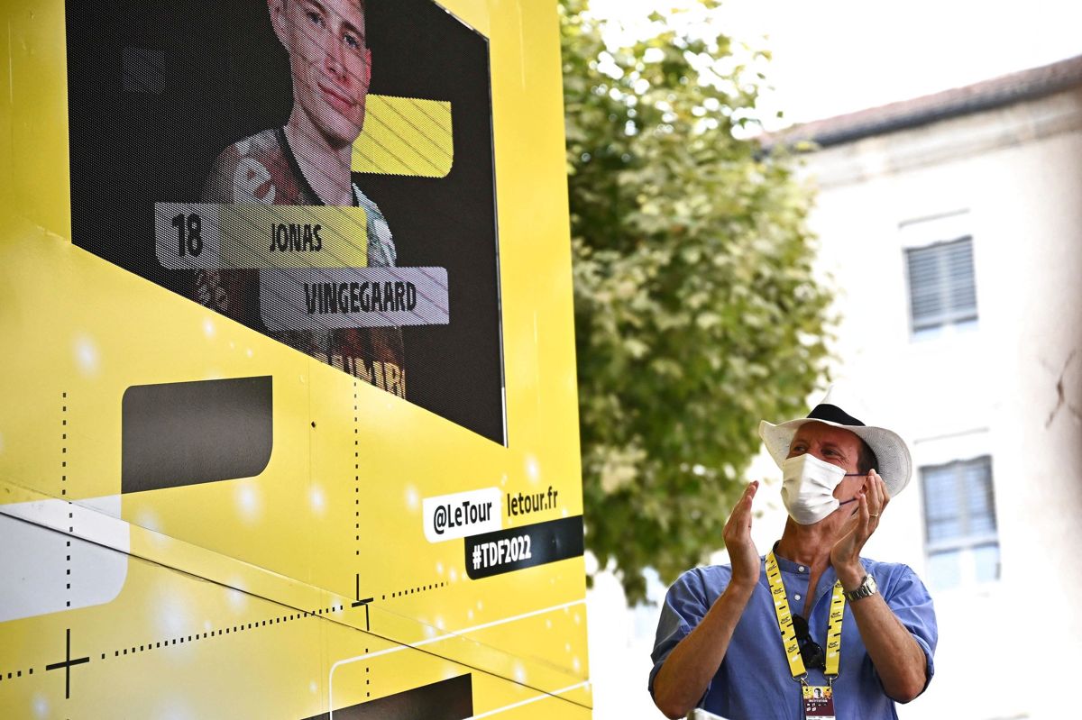 Prins Joachim var fredag en del af ceremonien, da Jonas Vingegaard fik sin gule trøje i Tour de France.