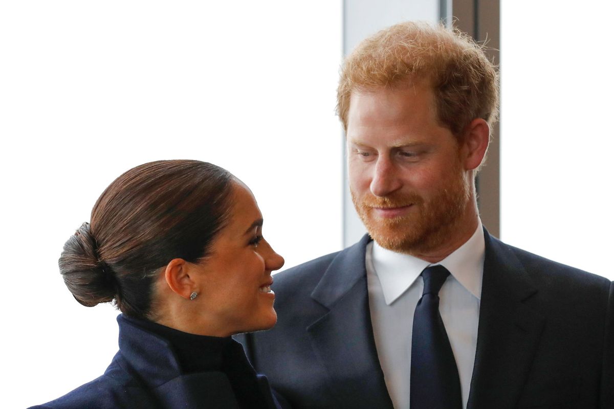 Det bliver en sommerferie uden Harry og Meghan for den britiske dronning.