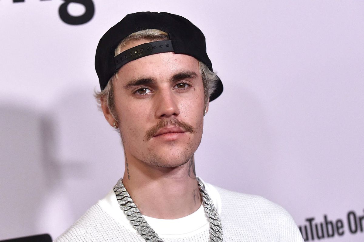Justin Bieber var koblet til et dropstativ, da han landede i Billund Lufthavn